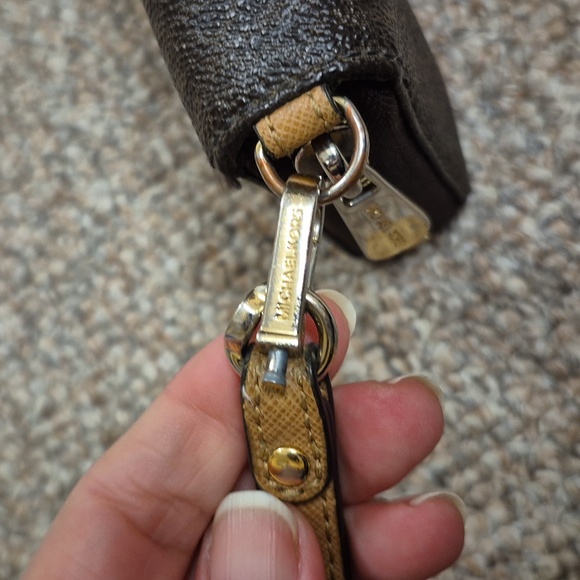 Michael Kors Large Wristlet Wallet GUC - Picture 12 of 16